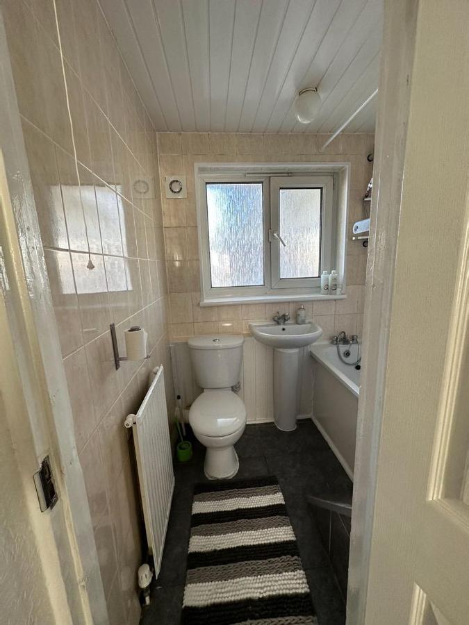 Cheerful Double Room For Single Use Londen Buitenkant foto
