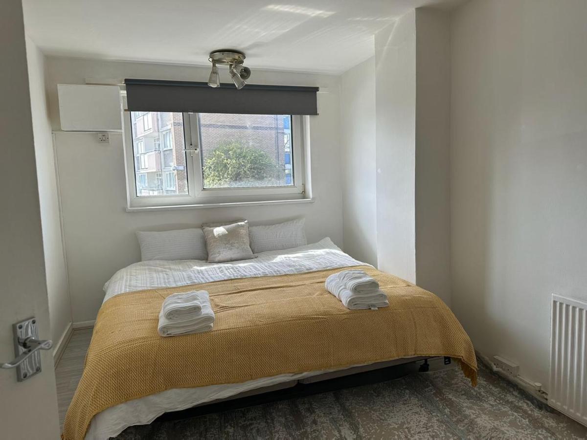 Cheerful Double Room For Single Use Londen Buitenkant foto