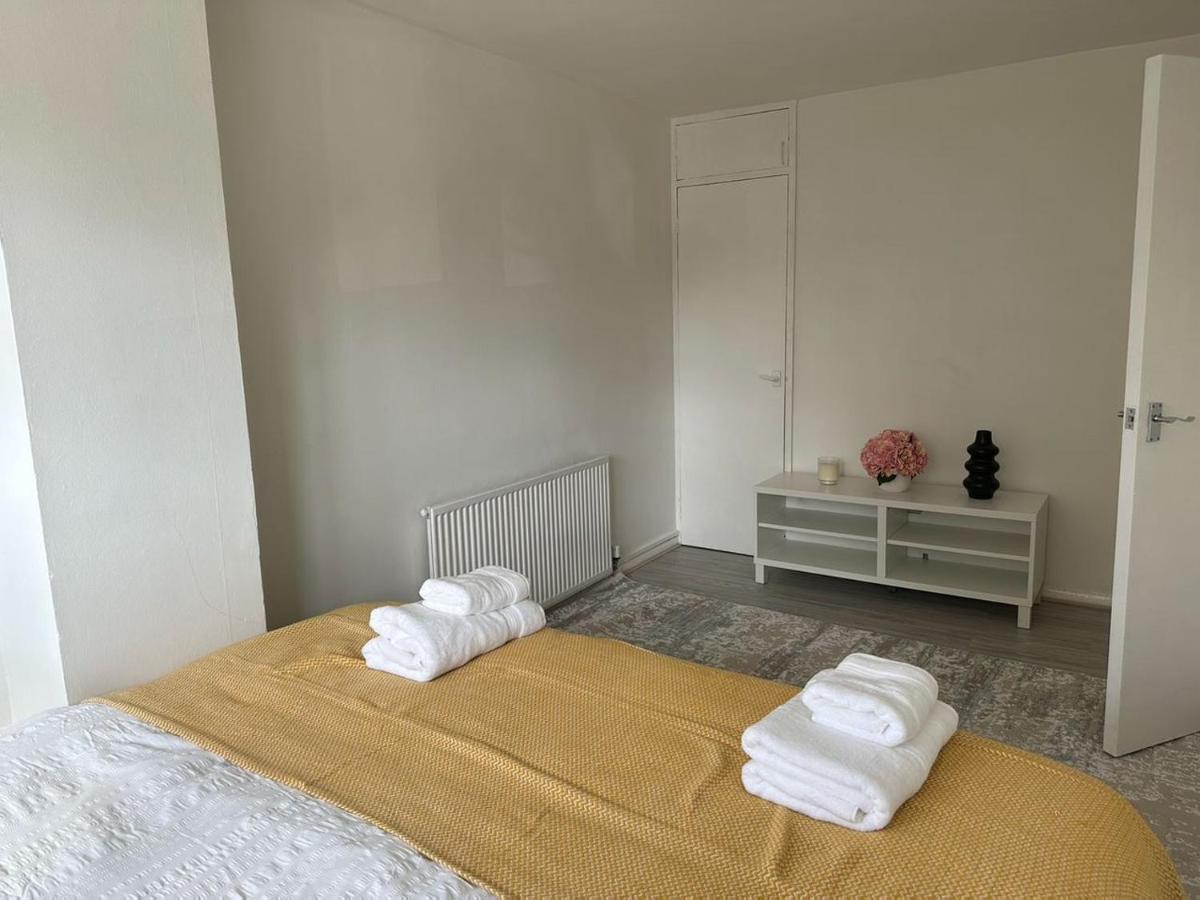 Cheerful Double Room For Single Use Londen Buitenkant foto
